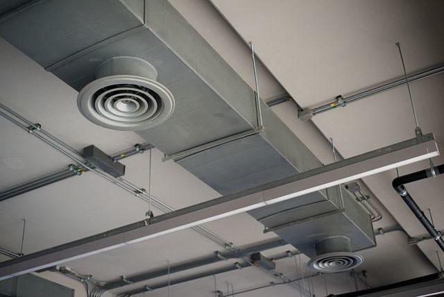 ПРИТОЧНАЯ И ВЫТЯЖНАЯ ВЕНТИЛЯЦИЯ ПРОМЫШЛЕННЫХ ПОМЕЩЕНИЙ